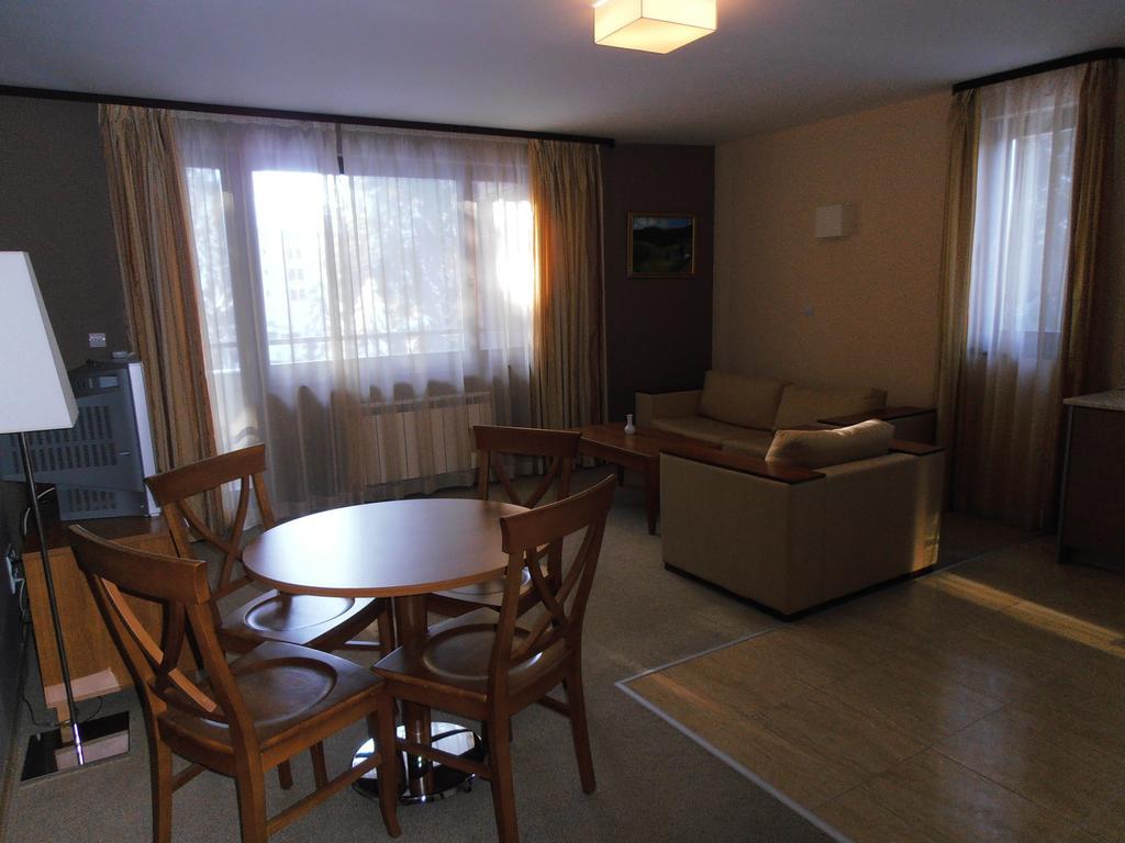 Royal House Apartments Tmf 팜포로보 외부 사진
